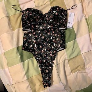 [NWT] Floral Strapless Bodysuit